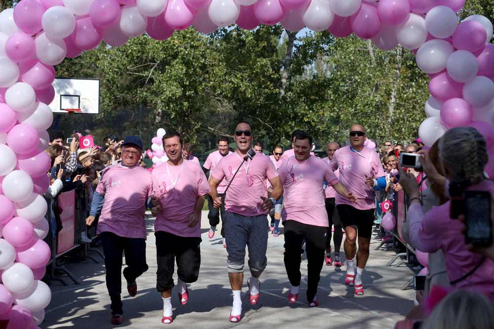 Nesvakidašnja trka sa plemenitim ciljem: Muškarci na štiklama oduševili Beograđane