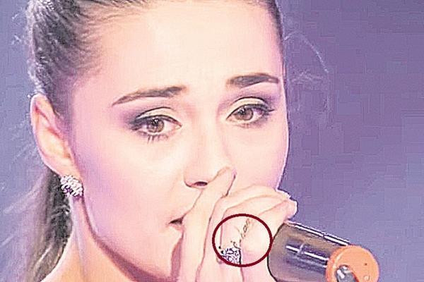 ZA NJU SE PRIČALO DA JE LJUBAVNICA NAŠEG PEVAČA, U RIJALITIJU JE PRAVILA HAOS: Evo šta se dešava sa ČUVENOM CUCOM!