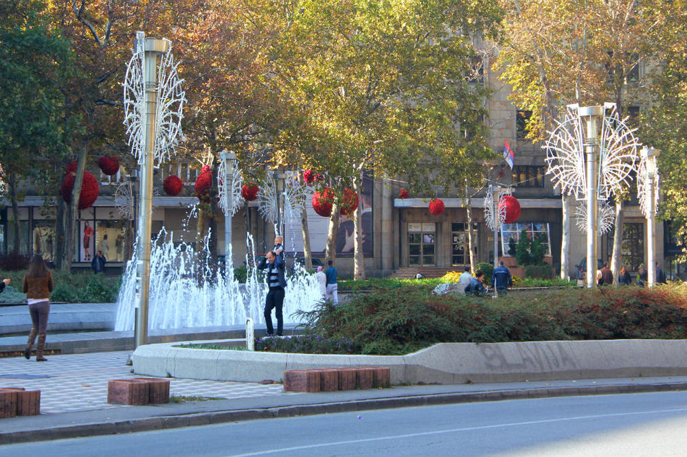 Ljudi koji čekaju u redu IZ SJAJNOG razloga - slika dana iz Beograda! (FOTO)