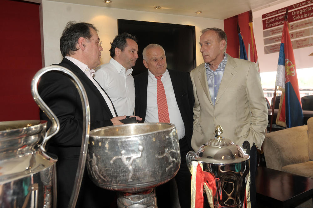 Velika karijera je završena: Čovek koji je doneo Zvezdi najveći uspeh u istoriji otišao je u penziju! (VIDEO)