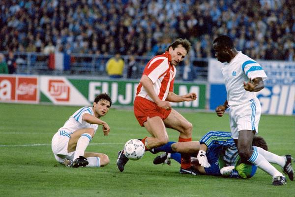 Golman koji je branio protiv Zvezde u Bariju zgrozio Francusku: On je svirepi ubica! (FOTO) (VIDEO)