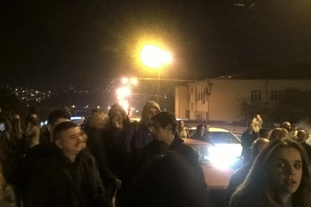 KOLAPS U BG Kolone i totalno zakrčenje: Večeras kroz ovaj deo grada ne možete proći ni peške ni kolima! (FOTO)