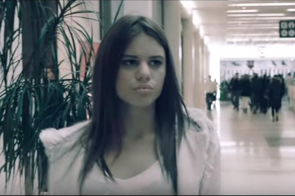 Bila je u centru skandala zbog lažnog silovanja: Objavila je snimak u kojem je maltene gola, a tek da joj vidite dečka! (FOTO)(VIDEO)