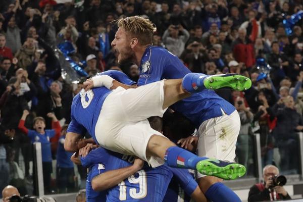 UVEK SMO SE PITALI ZAŠTO? Reprezentacije čija zastava i boja dresa nemaju baš nikakve veze! (FOTO)