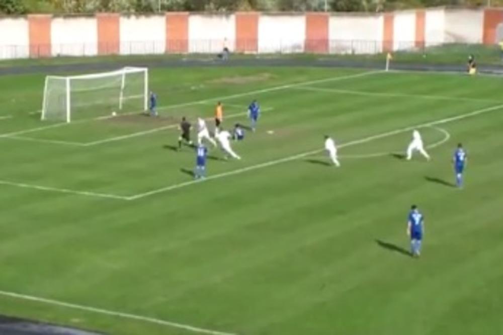 SAMO U SRBIJI: Fudbaleri počeli da slave gol, a potom je blato učinilo svoje! (VIDEO)