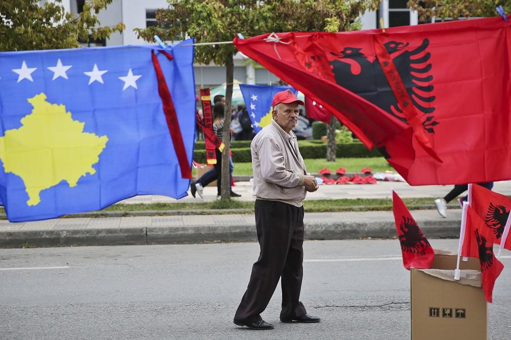 Predizborna PUCNJAVA u Albaniji zbog kupovine glasova: Ubijen POLITIČAR, ima ranjenih (VIDEO)