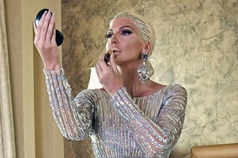 Kakav bre fotošop? Karleuša svima zapušila usta i pokazala kako stvarno izgleda! Svi koji su je prozivali, zaćutali! (VIDEO)