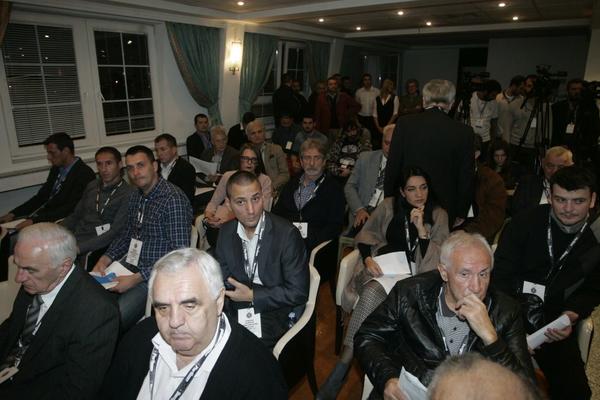 POZNATA SUDBINA MIROSLAVA ĐUKIĆA! Održana Skupština FK Partizana, ovo su odluke koje su donete! (FOTO)