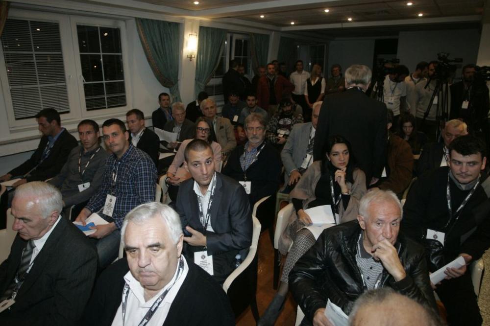 POZNATA SUDBINA MIROSLAVA ĐUKIĆA! Održana Skupština FK Partizana, ovo su odluke koje su donete! (FOTO)