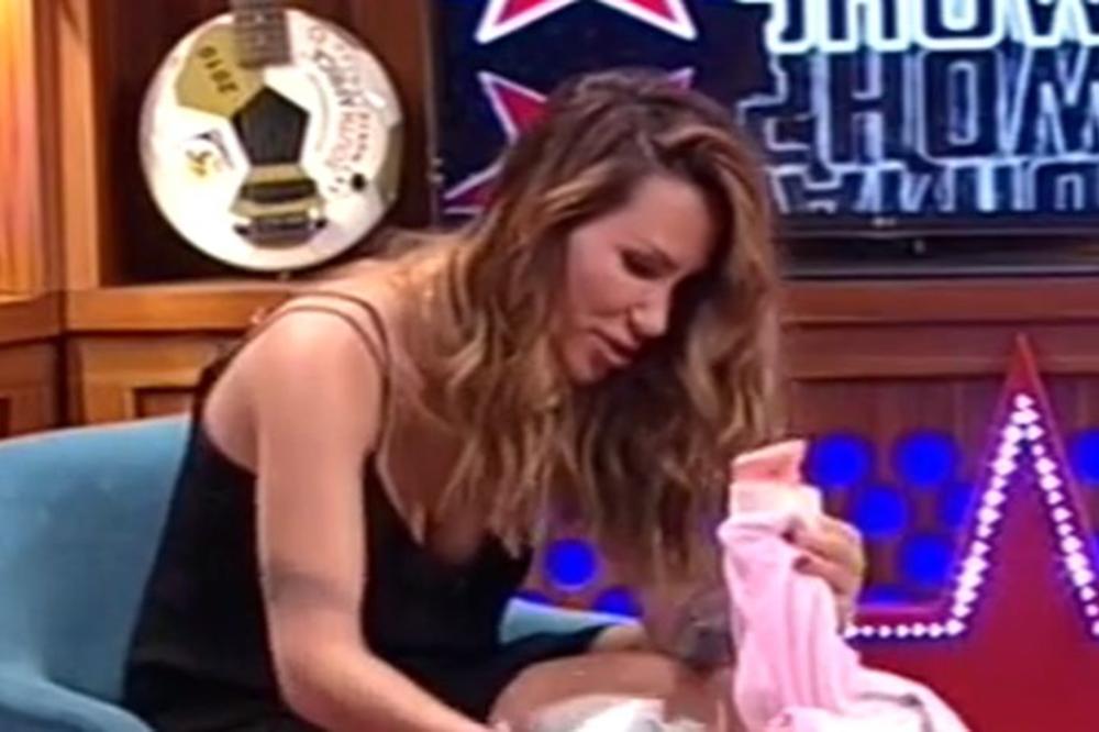 Blago Rei: Niki profi presvukla bebu kod Amidže, ali joj je jedna stvar zadala puno problema! (FOTO)(VIDEO)