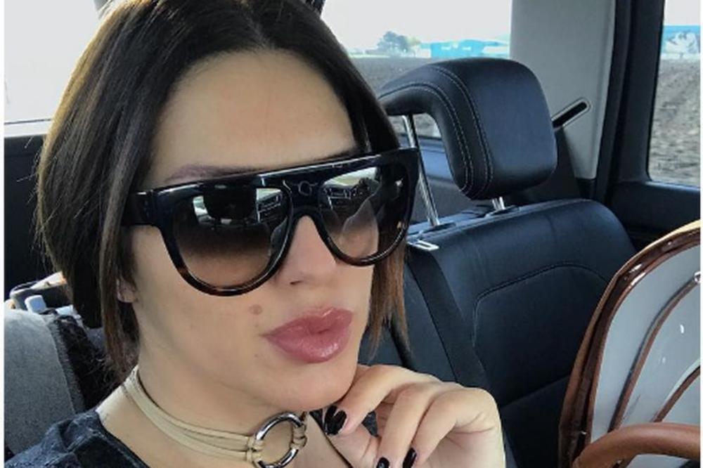 Ona se ničega ne stidi: Seka pokazala grudi prvi put posle porođaja i šokirala sve! (FOTO)