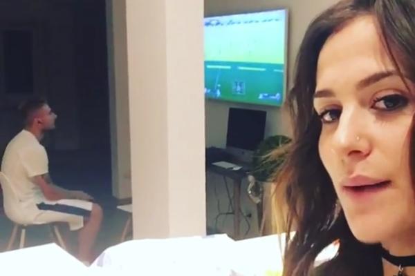 Kakav mamlaz: Ako pored ovakve ribe radije igrate PES, onda nešto s vama nije u redu! (VIDEO)