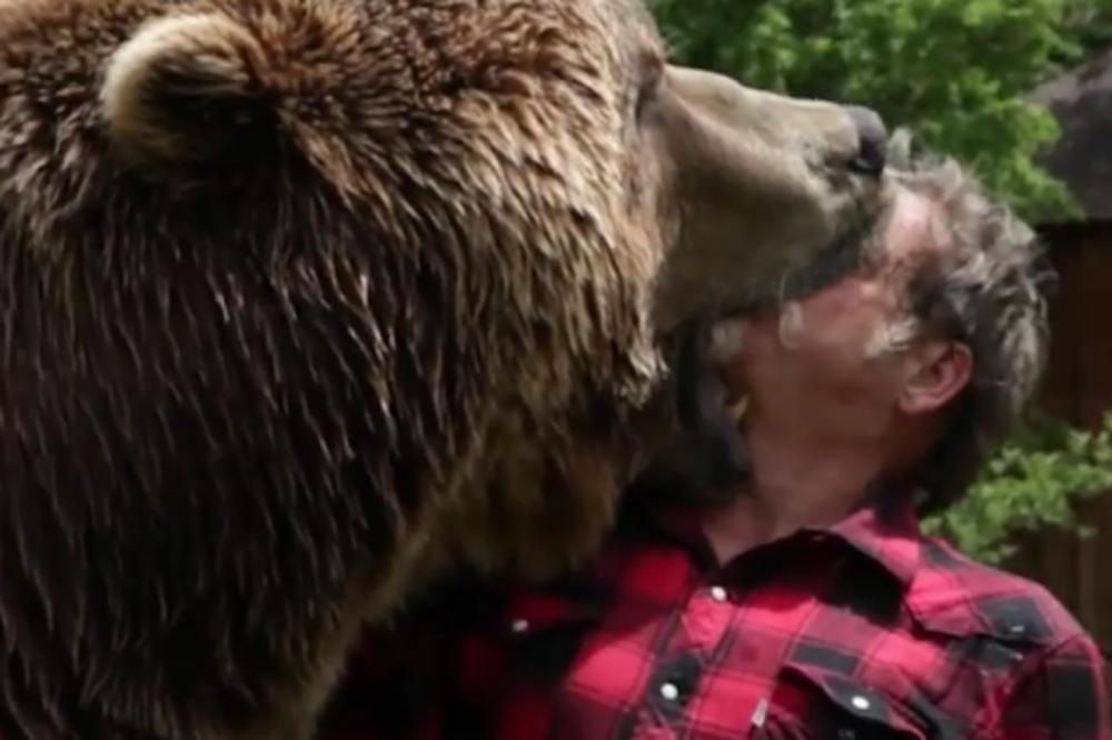NAJBOLJI ORTACI: Zamislite da vam je kumara - MEDVED!? (VIDEO)