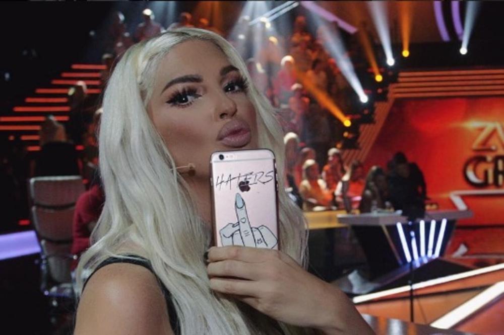 KUPUJEŠ KOD KINEZA, KOPIRAŠ KARDAŠIJANKU: Karleuša popila užasne prozivke, a onda je... (FOTO)