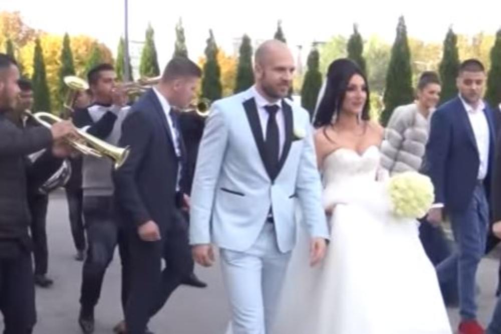 Iza zatvorenih vrata: Svi detalji glamurozne svadbe bivšeg farmera! (VIDEO+FOTO)