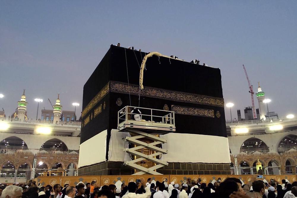 BROJ POGINULIH NA HODOČAŠĆU U MEKI DOSTIGAO PORAŽAVAJUĆU BROJKU: Veliki muslimanski praznik obeležila TRAGEDIJA!