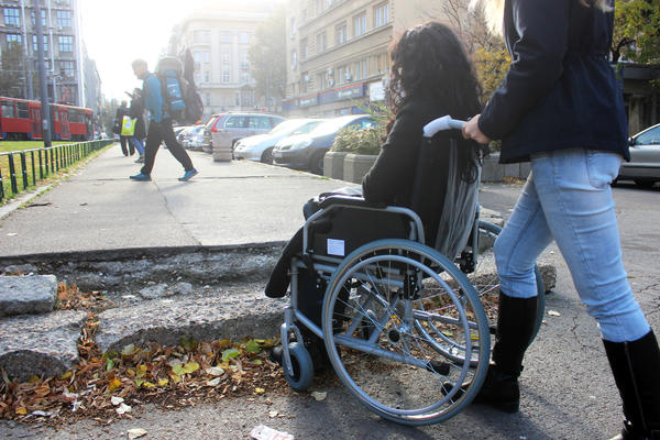 SRBIJO, JESI TI BRE NORMALNA?! Lica sa invaliditetom plaćaju za ličnu kartu 10.000 dinara?