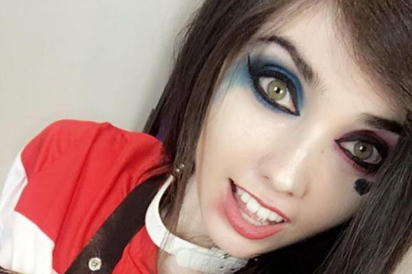 Naizgled lepo i slatko lice, ali kada pogledate šta ona promoviše užasnućete se! (FOTO) (VIDEO)