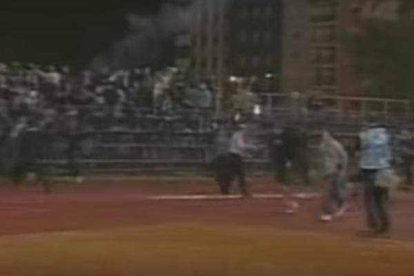 Huligani divljaju u Republici Srpskoj, navijači Borca iz Banja Luke u okršaju sa policijom! (VIDEO)