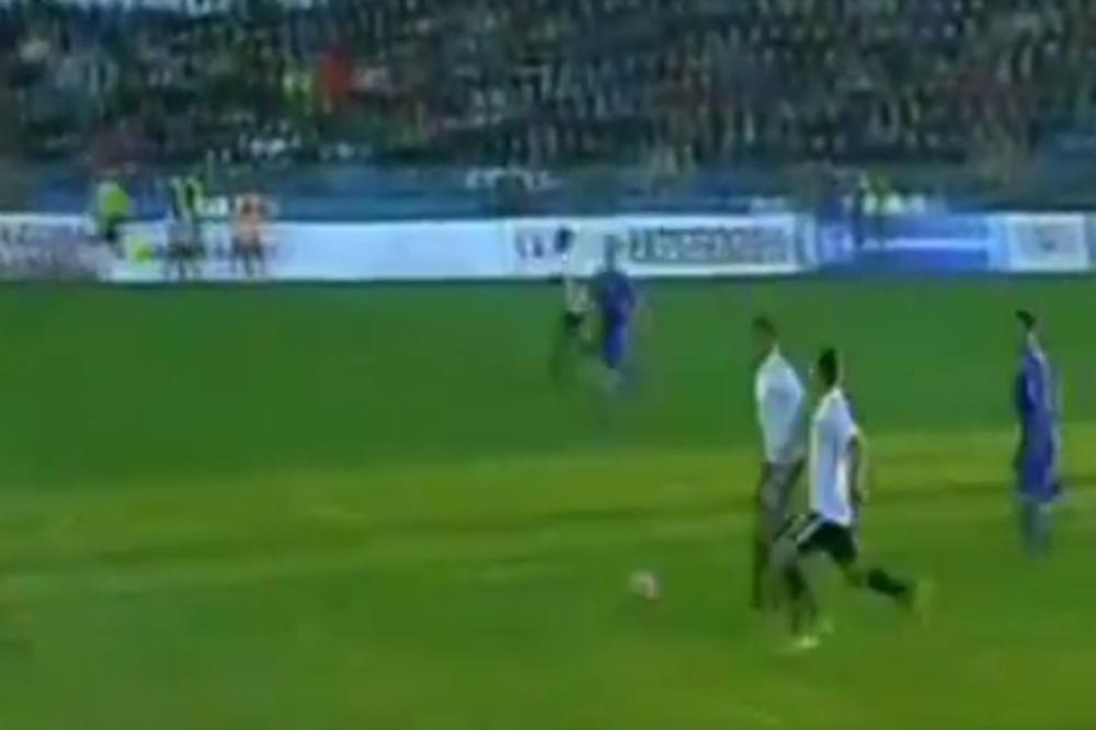 NEZAUSTAVLJIVA SILA: Partizanov klinac vukao loptu 40 metara, a potom spoljnicom matirao golmana! (VIDEO)