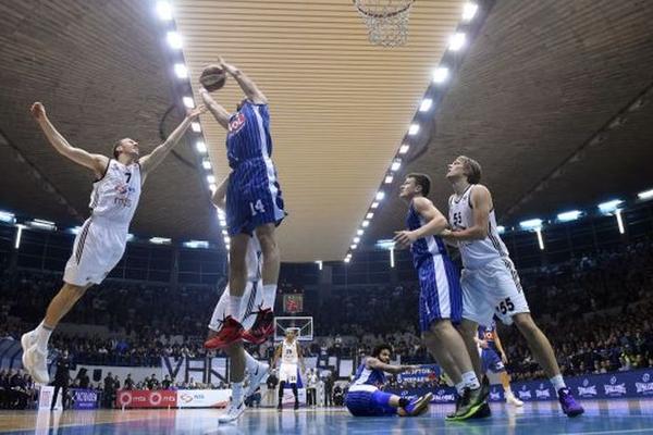 STRAŠAN MEČ: Miljenik Delija srušio Partizan u grotlu Hale sportova! (FOTO) (VIDEO)