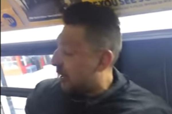 Poznati muzičar odvalio od batina pedofila koji je u autobusu zlostavljao devojčicu (15)! (VIDEO)