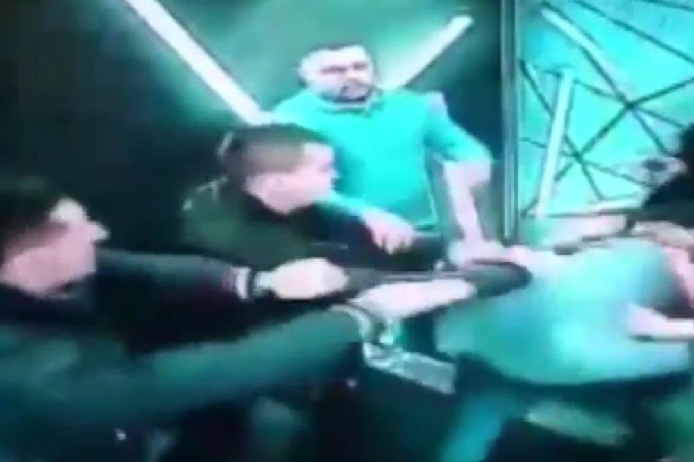 BRUTALNO: Dok ekipa Saleta Mutavog prebija šefa mafije, oni se smeju i navijaju? Ko su oni? (VIDEO)
