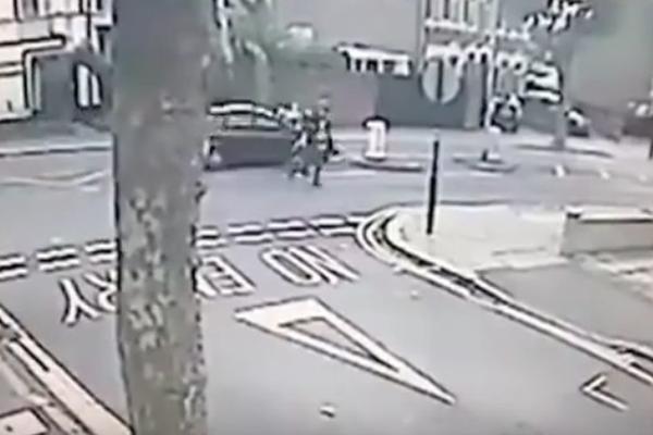 ODBACIO IH 10 METARA: Pokosio ženu i decu autom, pa pobegao s mesta nesreće, dok su oni nepomično ležali! (UZNEMIRUJUĆI VIDEO)