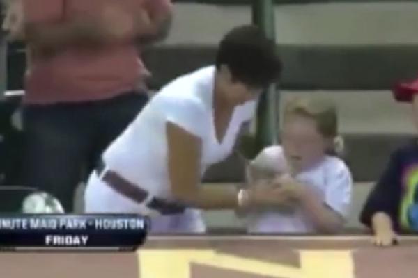 Monstrum: Pogledajte šta je ova egocentrična žena uradila BOLESNOJ devojčici! (VIDEO)