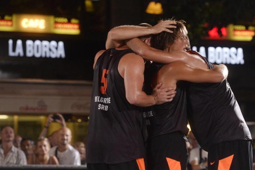 Srbi će biti sedmi na svetu, a spavaju po stanicama, nemaju za parizer i moraju da prodaju patike da bi opstali! (VIDEO)