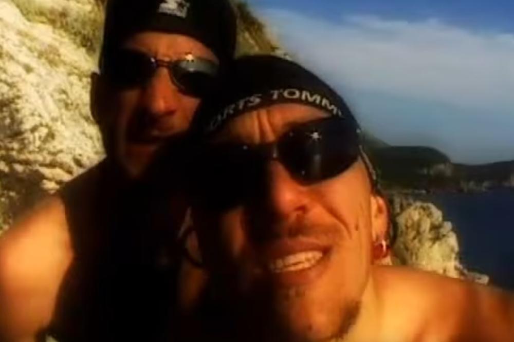 2 ČLANA NAŠE POZNATE GRUPE SU PREMINULA, TREĆI JE U GROB UBACIO JEDNU STVAR: Počele su da se događaju ČUDNE STVARI