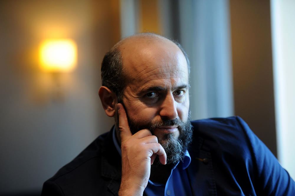 Zukorlić preti: Vučić neće biti meta, već mafija u obrazovanju. Mač ne vraćam dok ovo ne namirim!