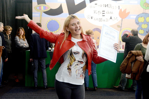 KUPILA SAM DIPLOMU DOKTORA NAUKA! Nisam htela da učim, ali uz pomoć keša postala sam Dr Nastassia! (VIDEO)