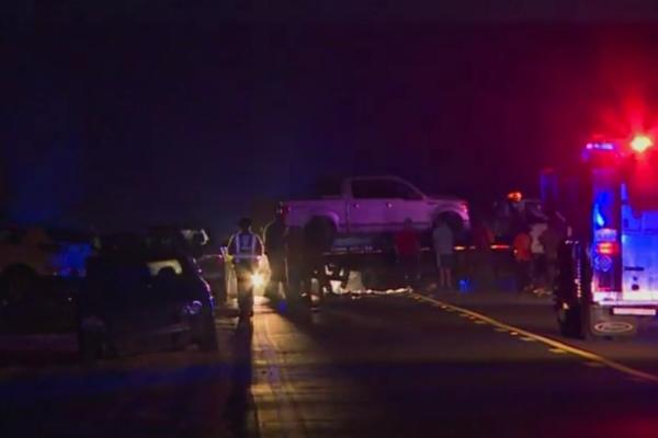 Užas u Noći veštica: Vozilo se zakucalo u kamp prikolicu, poginulo dvoje dece! (VIDEO)