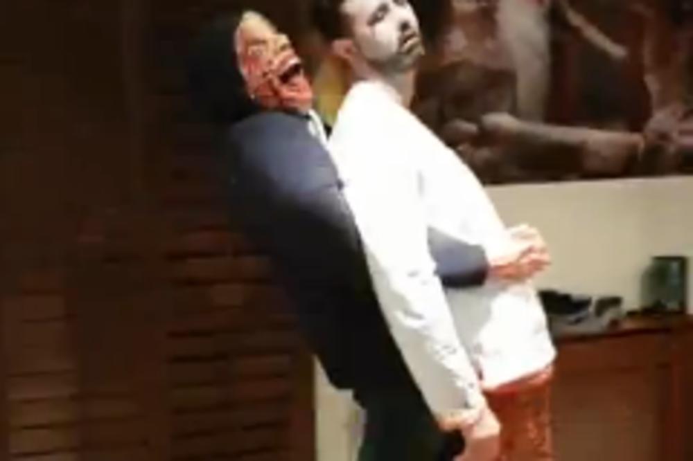 IMAMO POBEDNIKA! Ovo je NAJBIZARNIJI kostim za Noć veštica! (VIDEO)