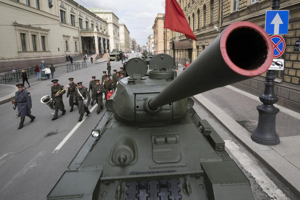 BALKAN U CENTRU SUKOBA: Rusi vežbaju u Srbiji, NATO u Crnoj Gori!