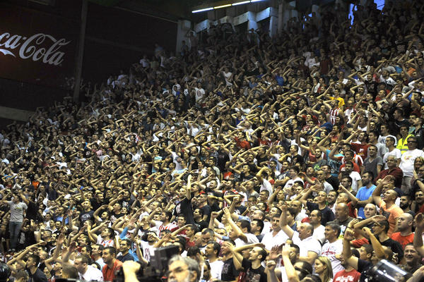Pobeda nad Poljacima, a u mislima Zvezda: Grobari su ovom pogrdnom pesmom najavili Derbi! (VIDEO)