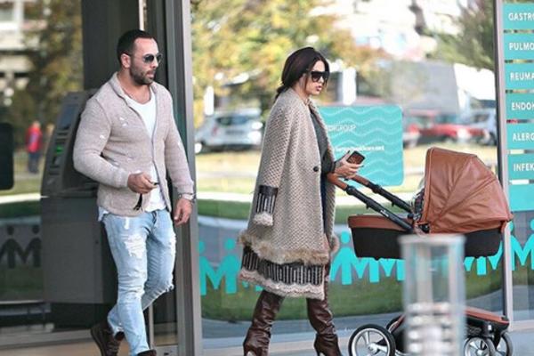 Seksi Seka napravila pometnju na društvenim mrežama! Duboki dekolte ostavlja bez daha!? (FOTO)