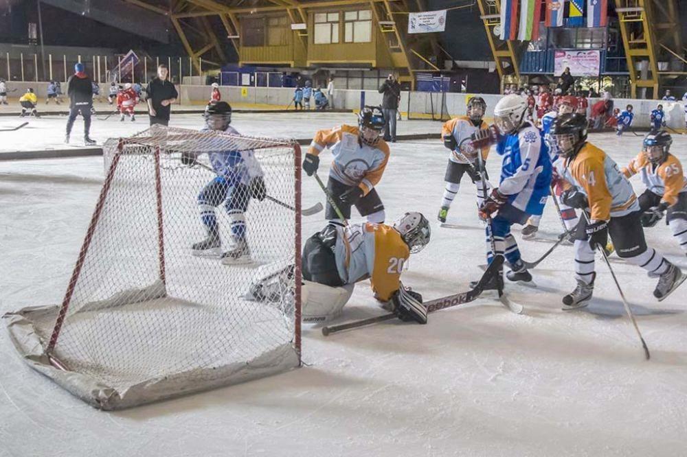 Odigran je najduži hokejaški meč u istoriji! Rešen je posle 8 produžetaka, a imate li predstavu koliko je trajao? (FOTO)