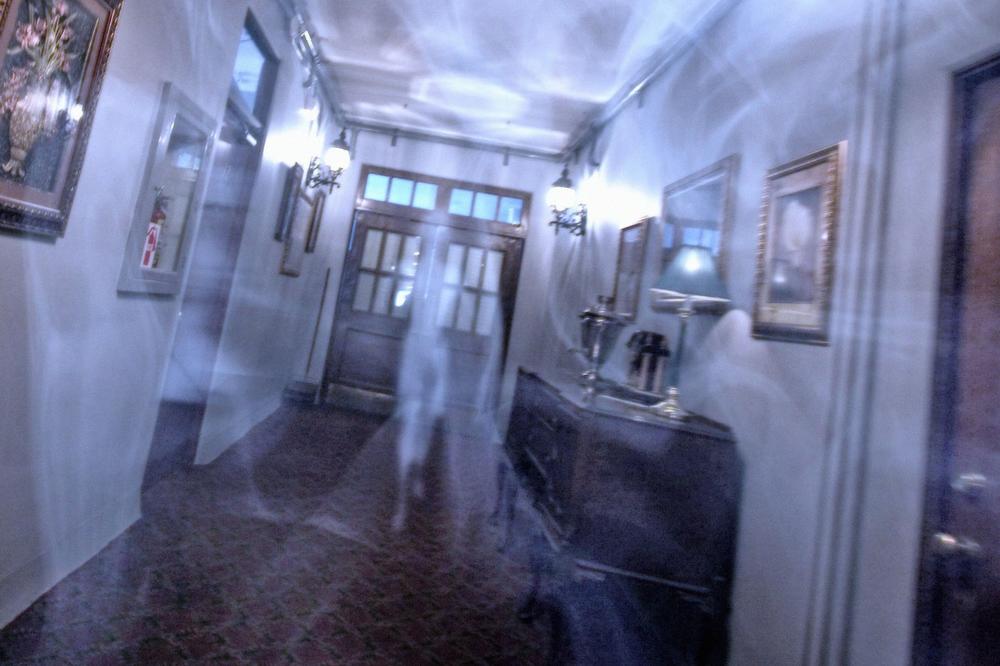 MRTVI HOĆE DA PRIČAJU SA NAMA: Ovo su ZNACI da vam se VOLJENI pokojnici javljaju