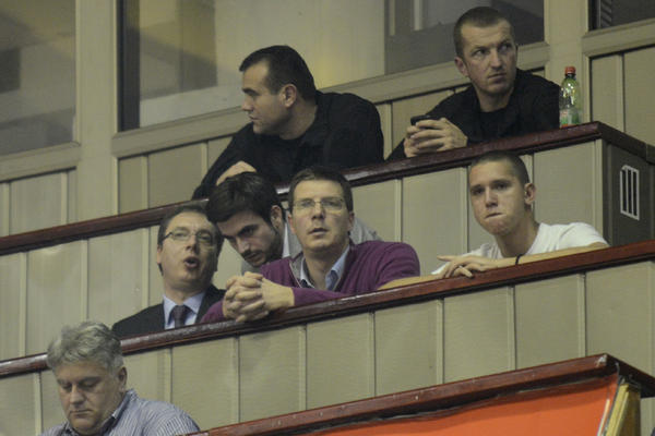 PREMIJER O PISANJU MEDIJA: Alal im vera, otkrili su da imam - BRATA, i zato im je kriv!