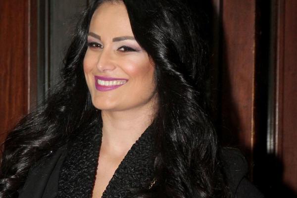 KAKAV ŠOK, INDI OSTAVILA SVE BEZ REČI: Poprsje palo u drugi plan, SVI GLEDAJU U MINI STRUK, DA LI JE MOGUĆE? (FOTO)