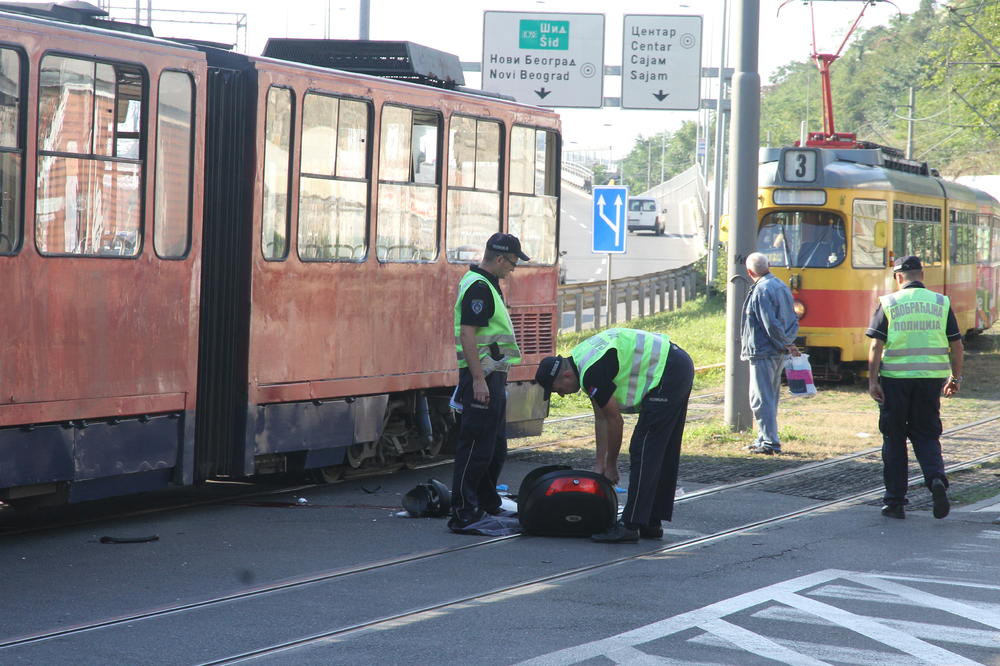 Bio mrtav pijan? Slavni srpski pevač nekontrolisano vozio i zakucao se u tramvaj! (FOTO)
