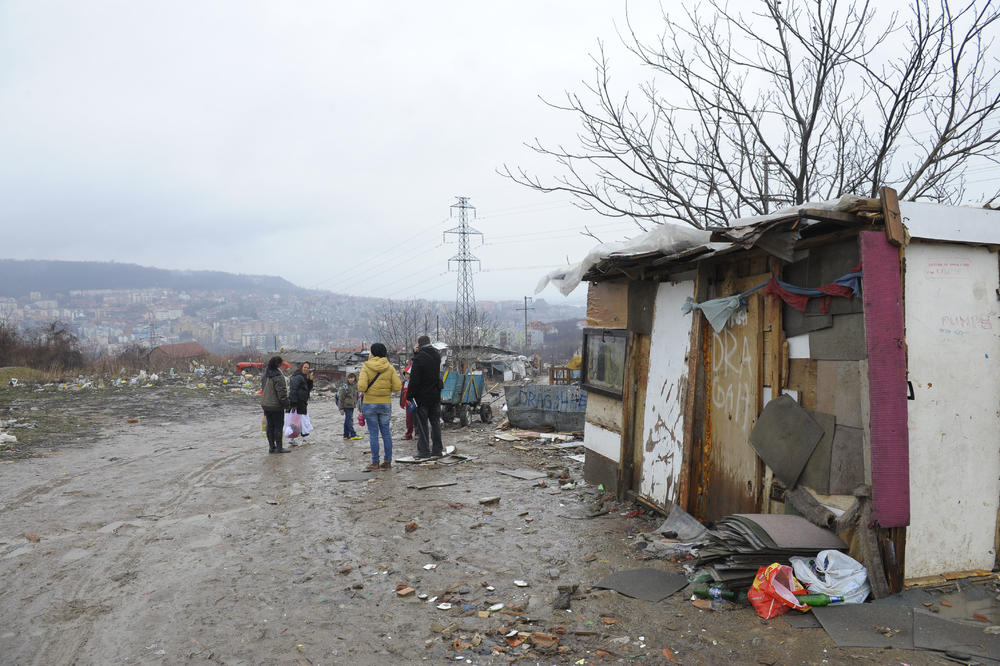 LJUDI U 21. VEKU ŽIVE 2,5 MESECA BEZ STRUJE: Celo naselje u opasnosti, preti epidemija!