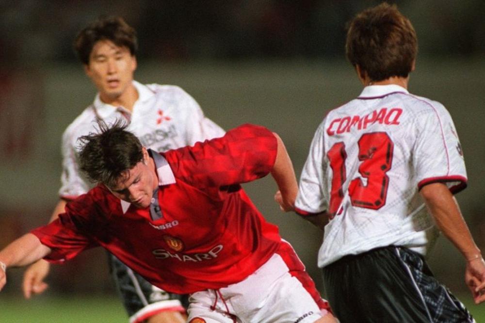 Nekada je igrao s Bekamom i izlazio s modelima, a sada: Bivši igrač Junajteda se zamonašio! (FOTO) (VIDEO)