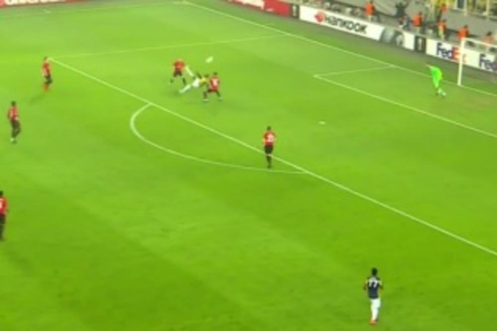 DAJTE MU PUŠKAŠA! Makazice igrača Fenera sa 15 metara protiv Junajteda su GOL DECENIJE! (VIDEO)
