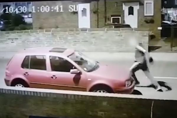 Novi trend zaludeo svet: Deca se bacaju pod AUTOMOBILE, jer je to kul?! (VIDEO)