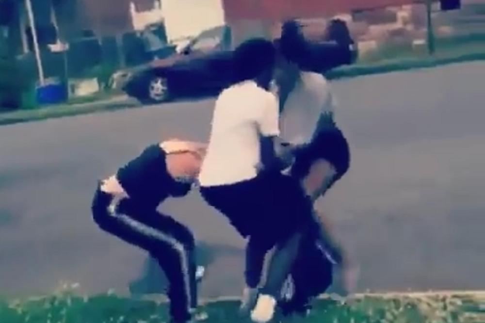 Crnkinja je nabola u glavu: Pogledajte žestoko lemanje bez milosti! (VIDEO)