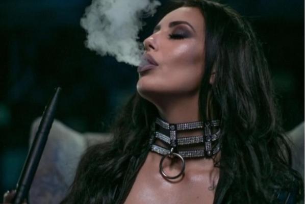 OBUKLA SAMO KOSU Koja hrabrost: Katarina Grujić gola na reviji frizura!