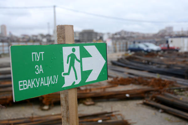 NE NAPUŠTAJTE STANOVE, SPUSTITE ROLETNE: Ovo su uputstva povodom deaktivacije bombe u BG na vodi!